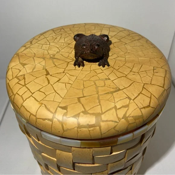 Vintage Wood And Shell Mother Of Pearl Frog Ice Bucket - EUC